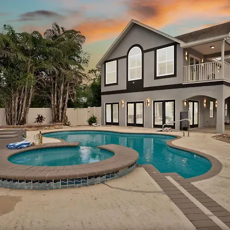 Luxury Waterfront Villa Heated Pool & Gameroom